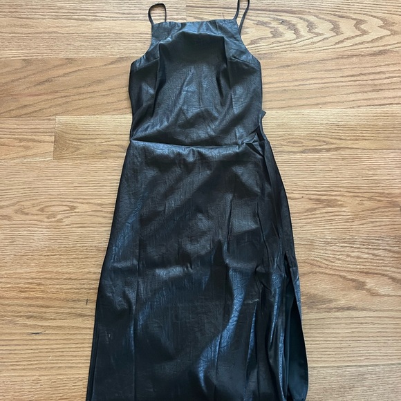 Lioness dress - Picture 2 of 5